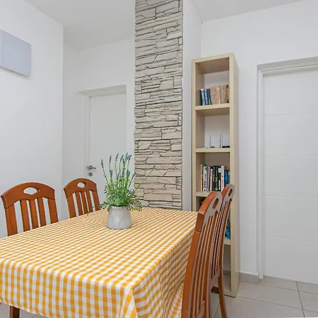 Apartment By The Sea Drasnice, Makarska - 6652 *